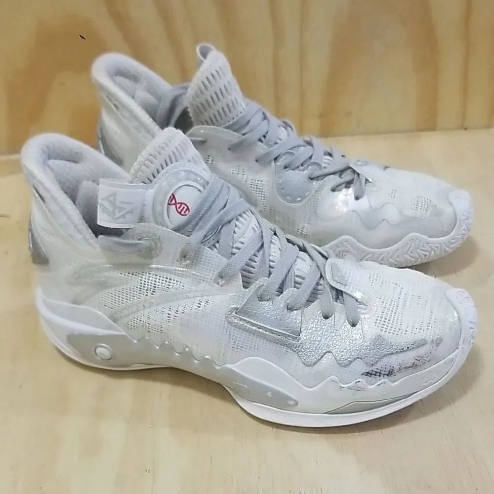 Kyrie Anta Shock Wave 5 , Mens Size 7, Wmn's Size 9
